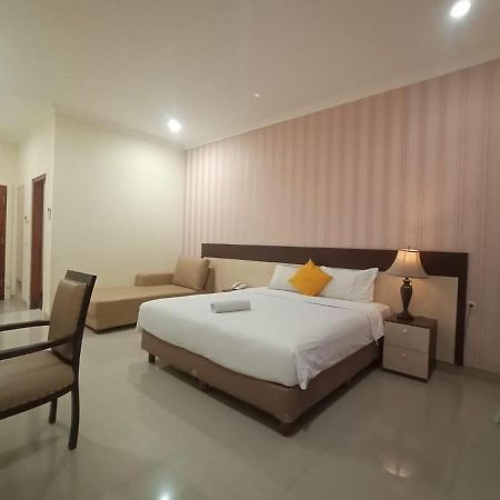 Oyo 90473 Gowin Hotel Kuta  Exterior photo