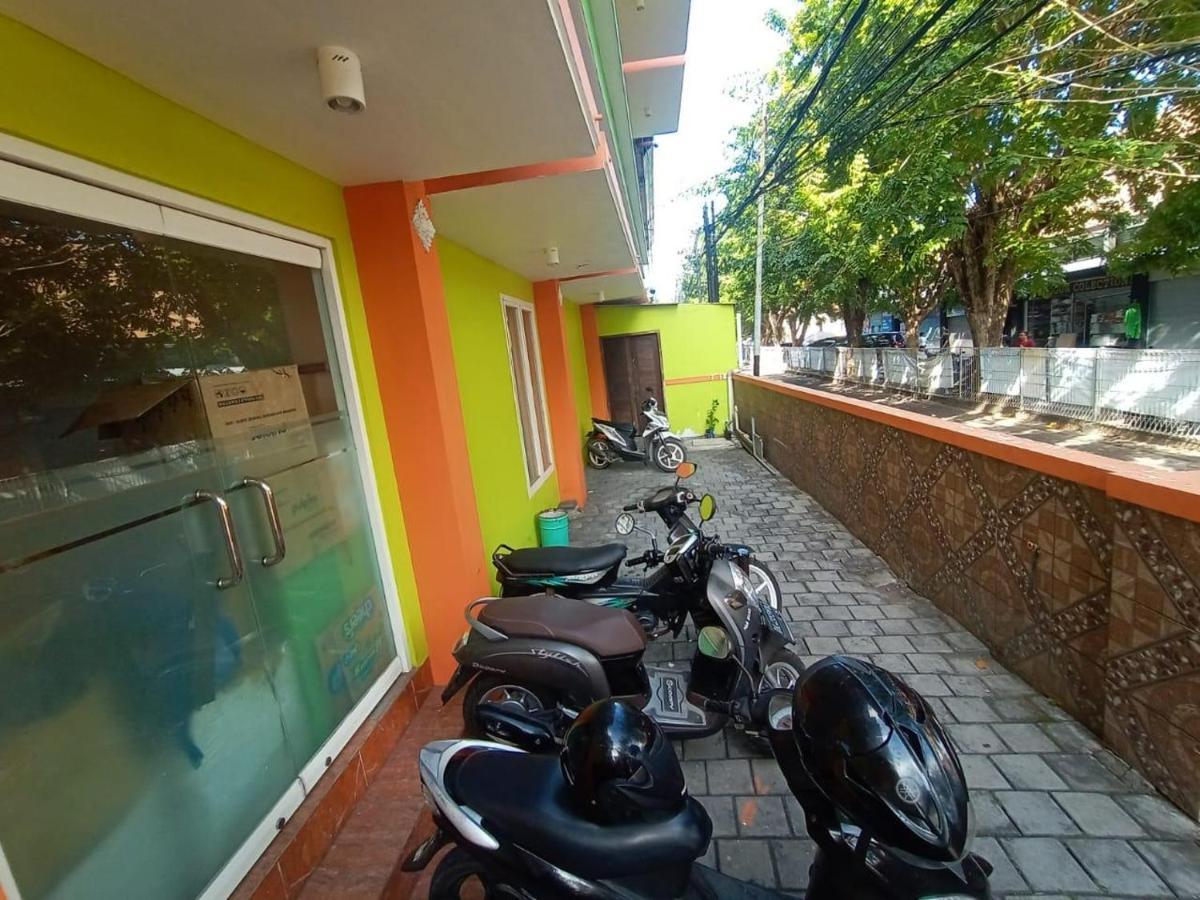 Oyo 90473 Gowin Hotel Kuta  Exterior photo