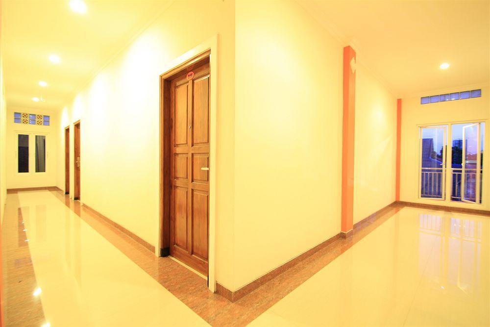 Oyo 90473 Gowin Hotel Kuta  Exterior photo