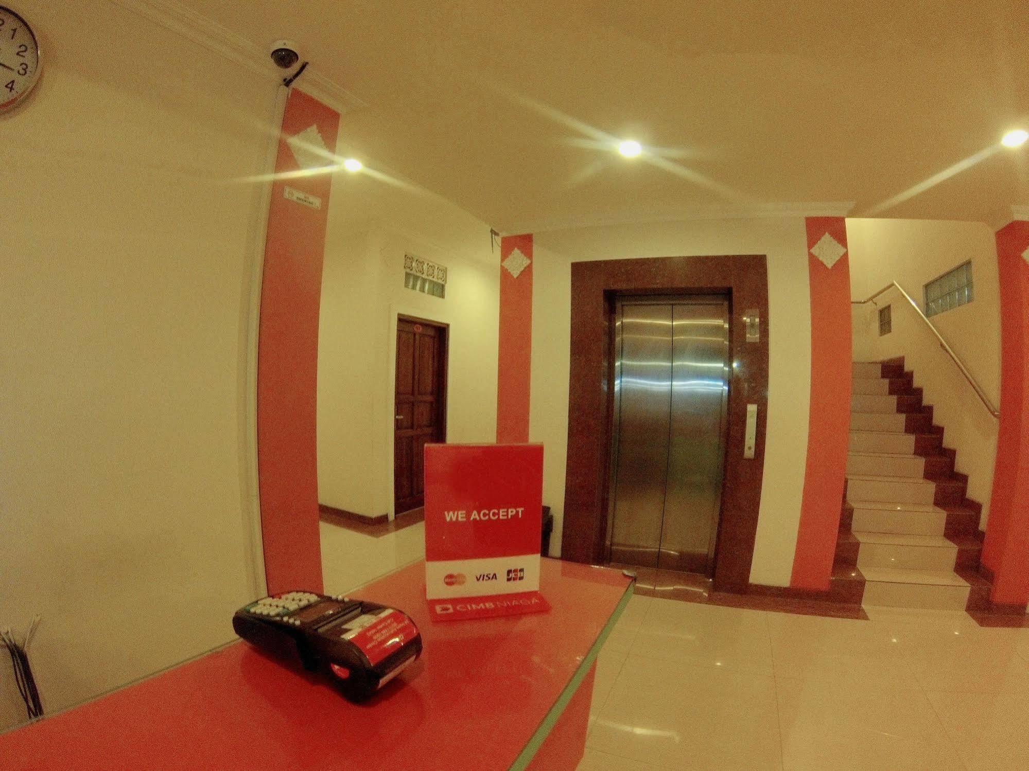 Oyo 90473 Gowin Hotel Kuta  Exterior photo